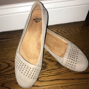 Abeo Fleur Taupe Flats - Genuine Suede